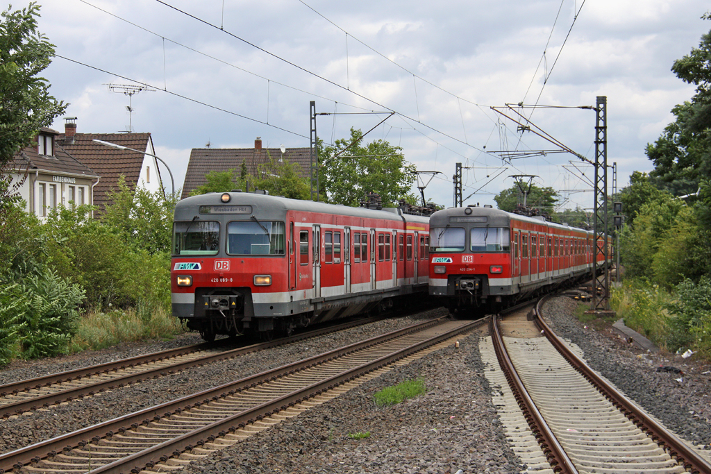 Der 420 889-8 und 420 294-1 in Raunheim am 16,07,12