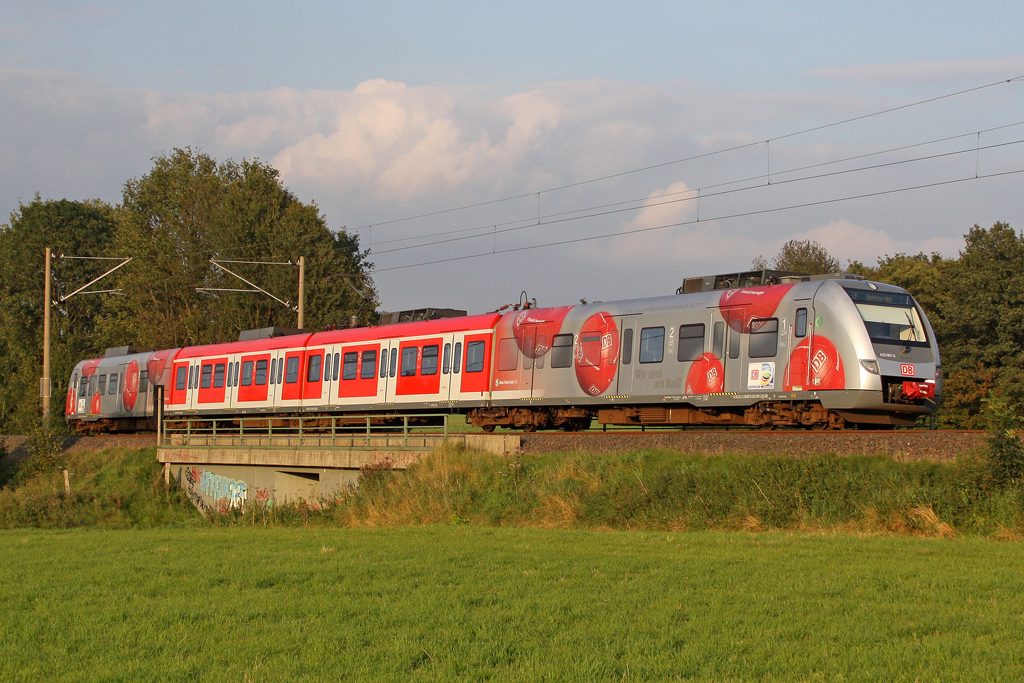 Der 422 061-2 als S9 nach Bottrop Hbf in Neviges am 15,09,11 
