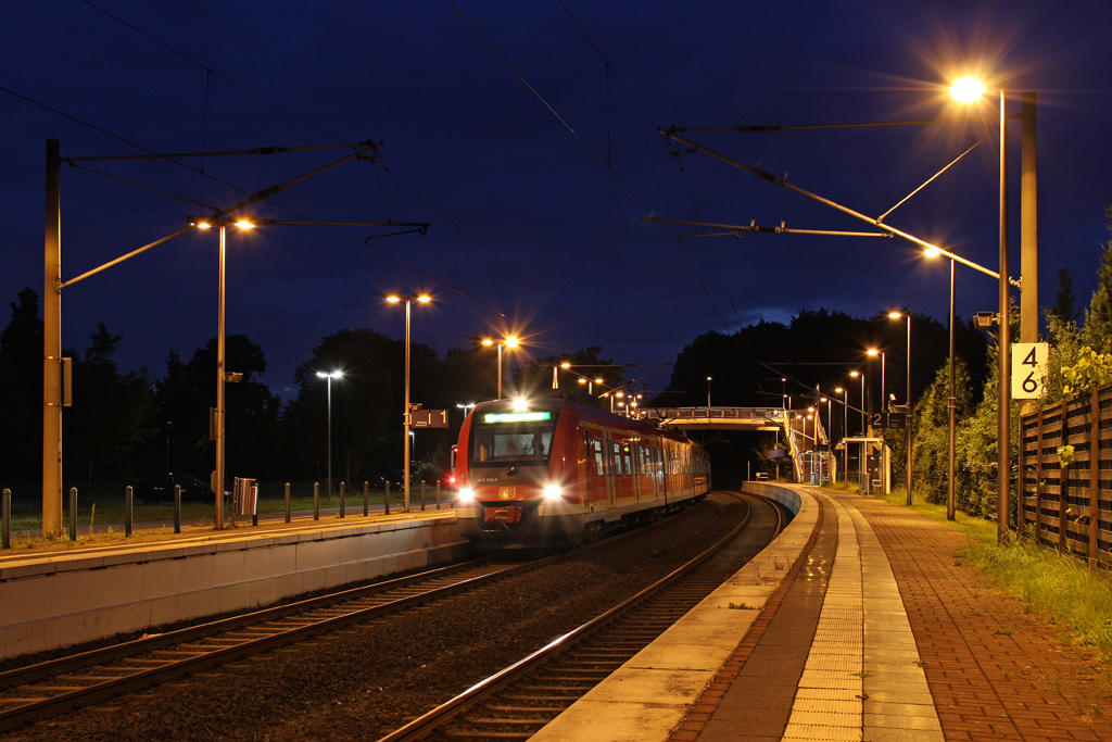 Der 422 510-8 / 422 010-9 in W�lfrath Aprath am 15,07,12