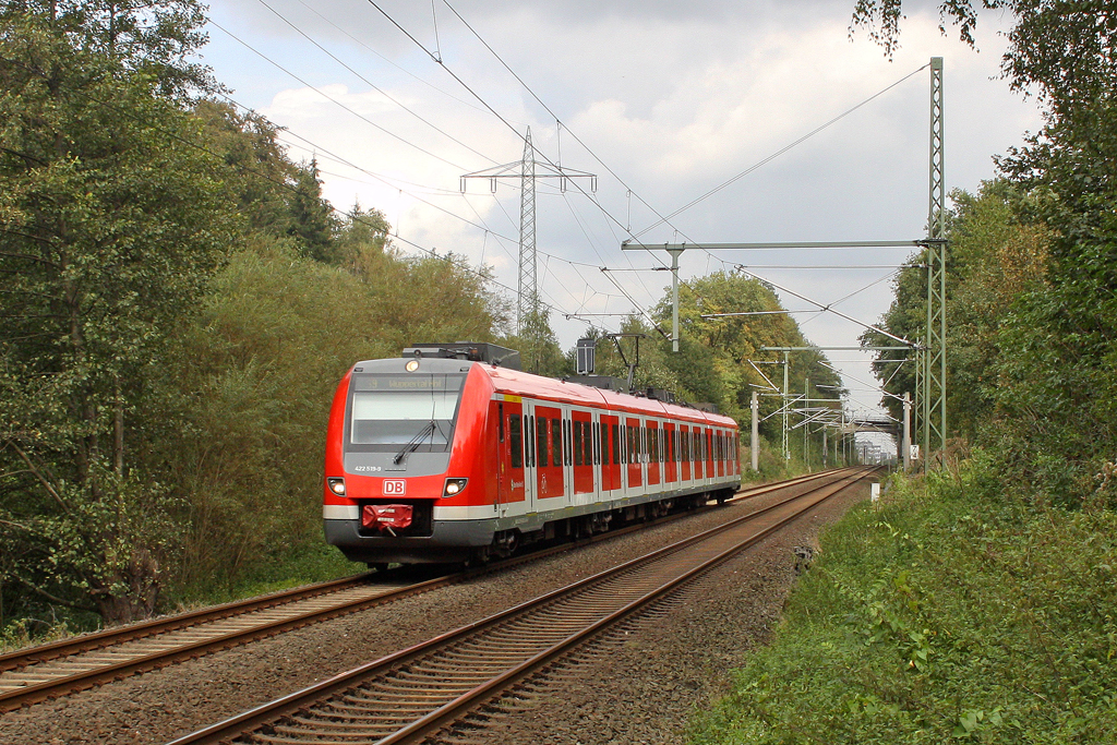 Der 422 519-9 / 422 019-0 als S9 nach Wuppertal Hbf in W�lfrath Oberd�ssel am 15,09,11 