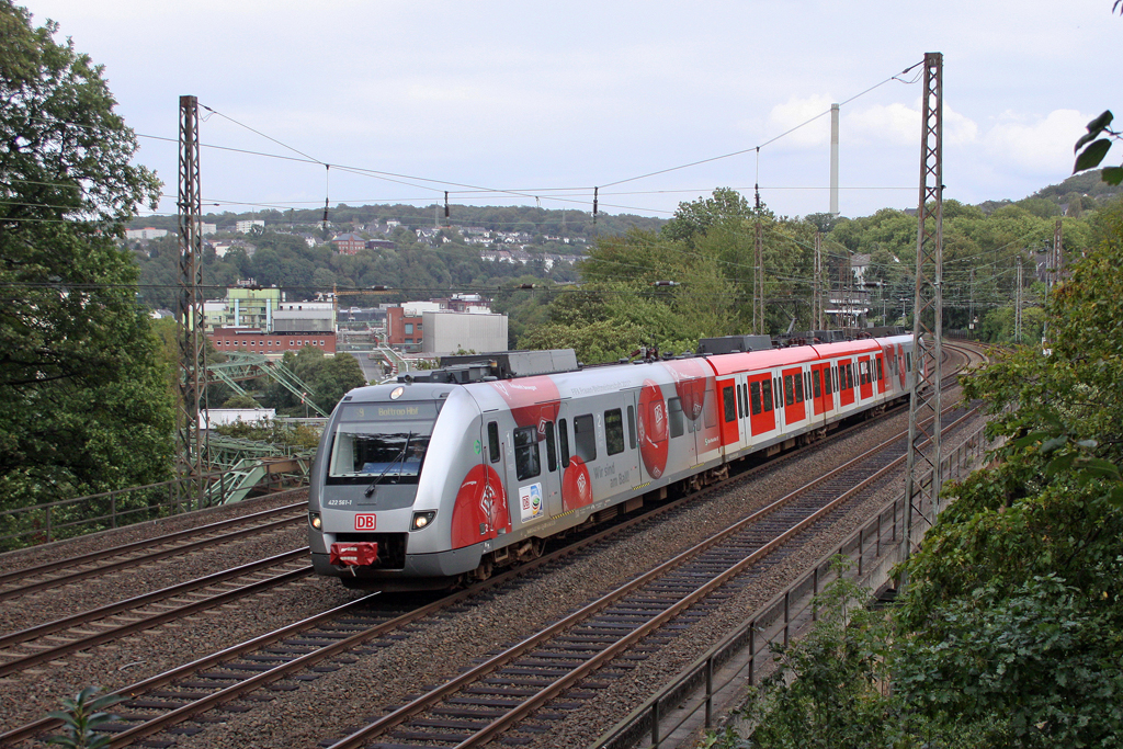 Der 422 561-1 / 422 061-2 als S9 nach Bottrop Hbf in Wuppertal Sonnborn am 13,09,11
