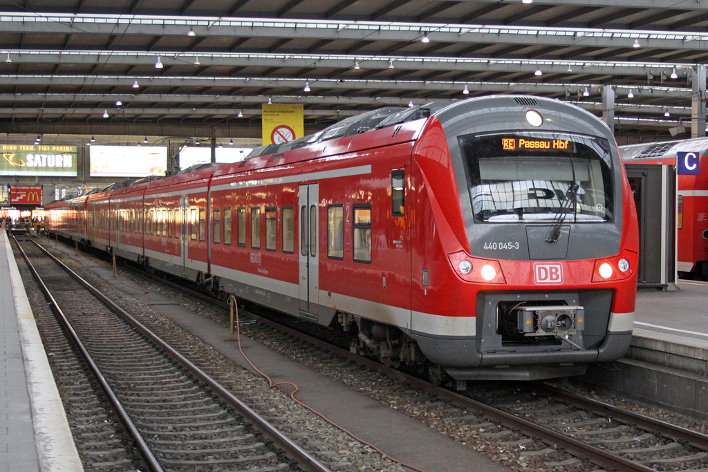 Der 440 045-3 in M�nchen Hbf am 02,08,10