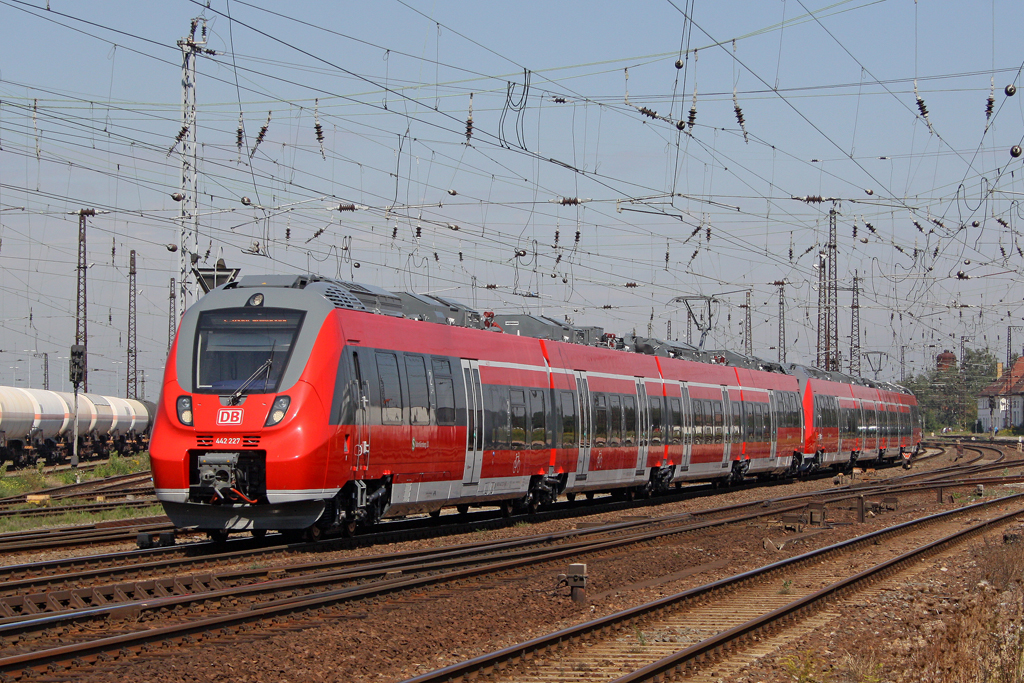 Der 442 227 und 442 751 in Gro�korbetha am 18,08,11