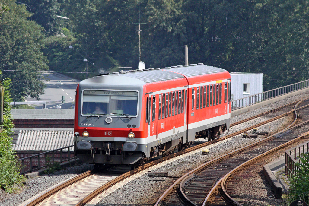 Der 628 508 als RB 47 richtung Solingen in Wuppertal Rauenthal am 25,07,11