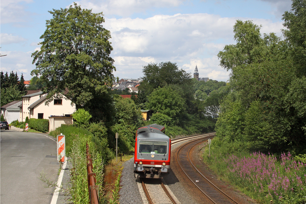 Der 628 510 als RB 47 richtung Solingen in Wuppertal Rauenthal am 08,07,11