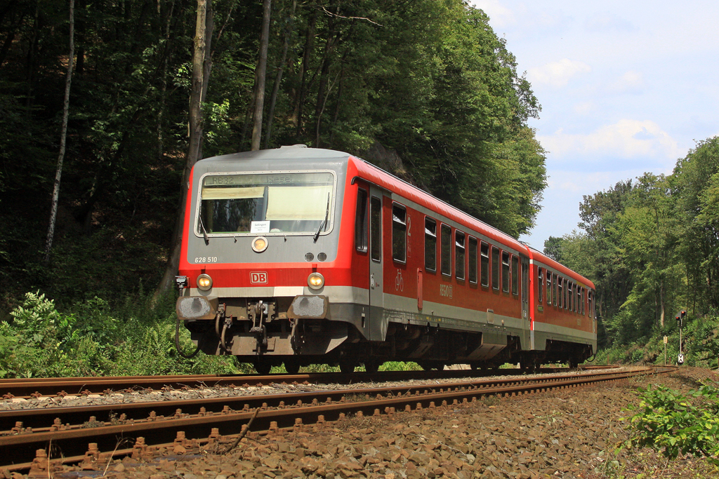 Der 628 510 als RB 47 richtung Solingen in Wuppertal Hammesberg am 12,07,11