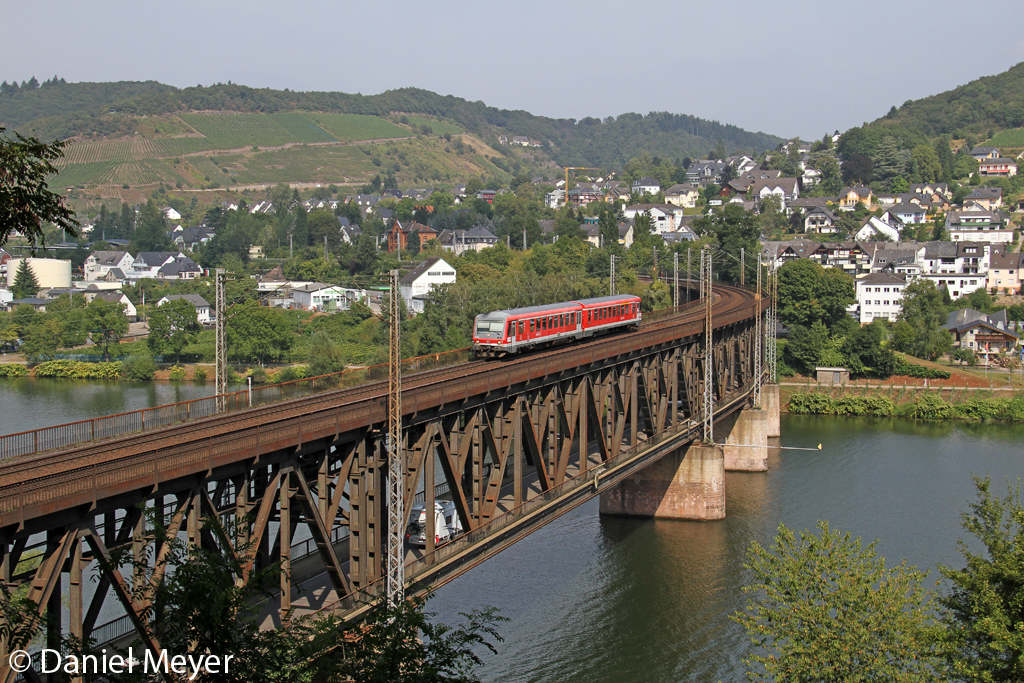Der 628 648 auf der Doppelstockbr�cke von Bullay am 03,09,12