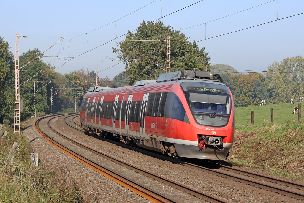 Der 644 044-0 auf dem weg nach Dortmund in Gruiten am 12,10,10
