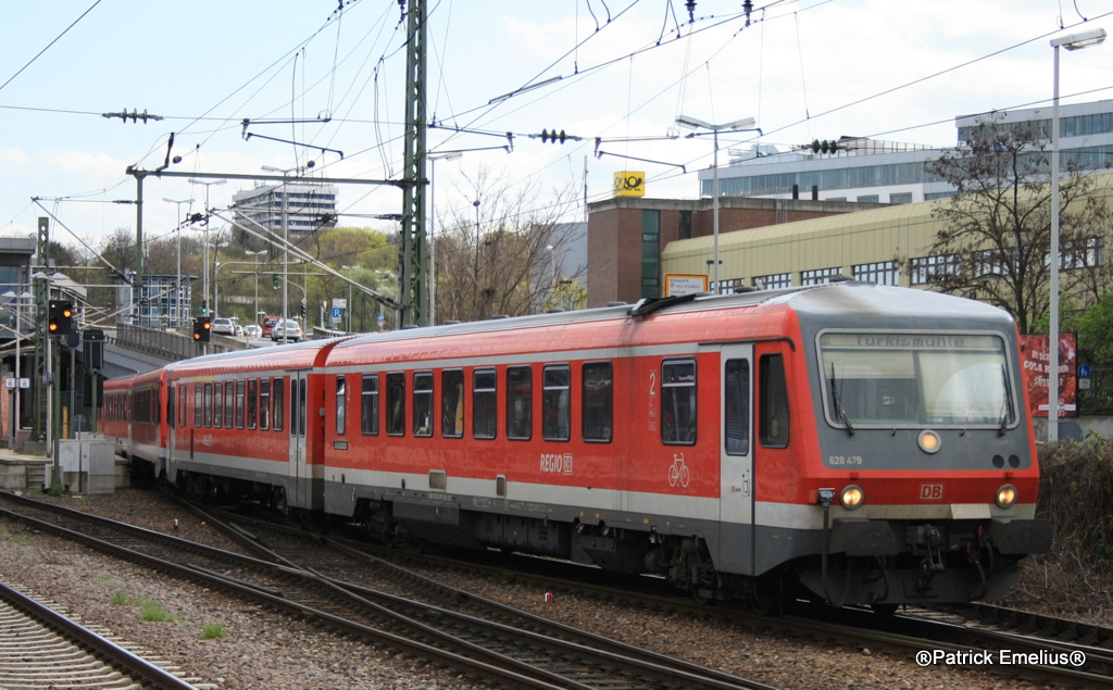 Der 928 478 rangierte die Doppeltraktion zur Tankstelle.