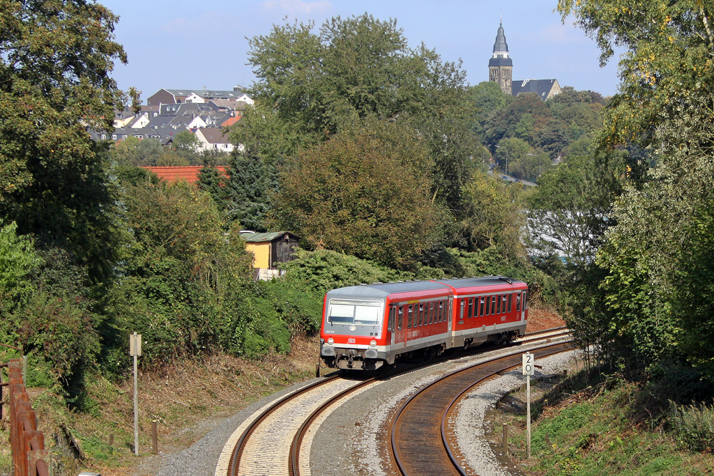 Der 928 527 als RB 47 Richtung Solingen in Wuppertal Rauenthal am 28,09,11