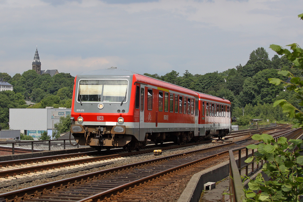 Der 928 670 in Wuppertal Rauenthal am 04,07,12