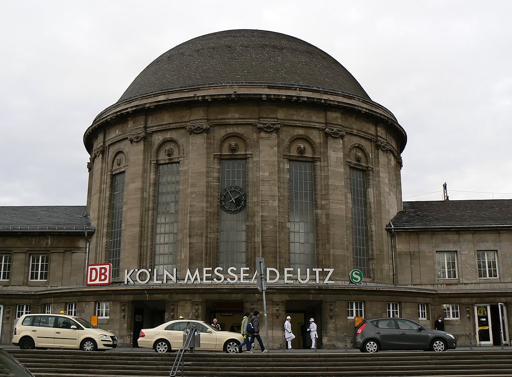Der Bahnhof K�ln Messe/Deutz.