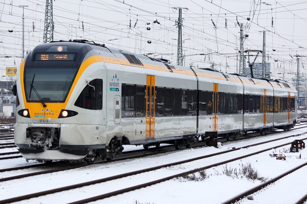 Der ET 5.12 der Eurobahn bei der Ausfahrt aus Dortmund Hbf am 04,01,10