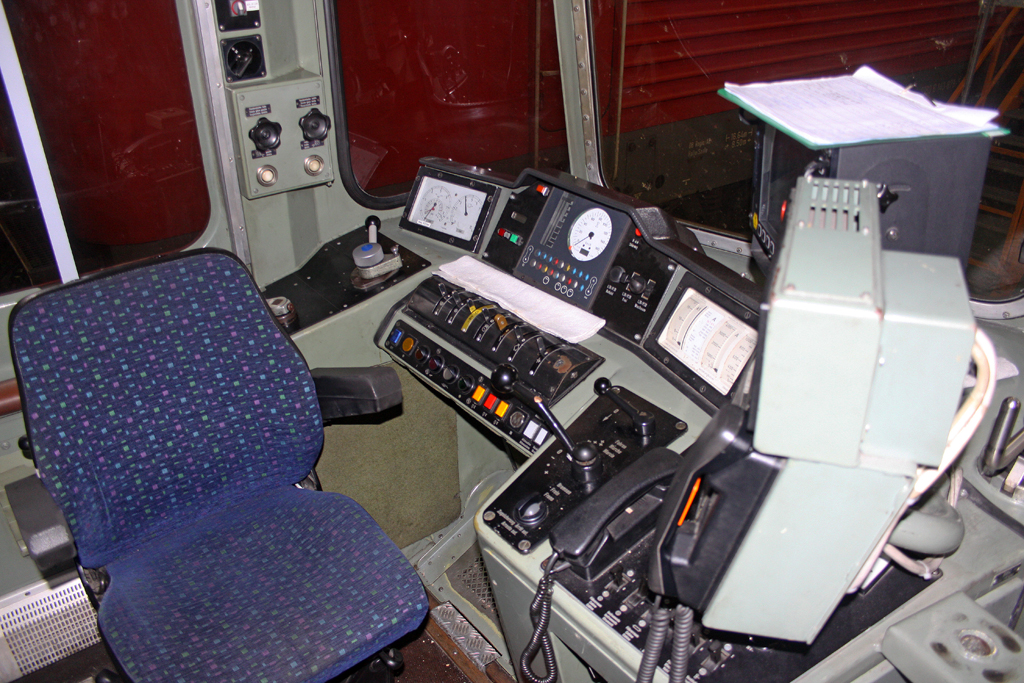 Der F�hrerstand der SBB 421 393-0 beim Sommerfest im DB Museum / DB Regio Werk Halle (Saale) am 02,07,11