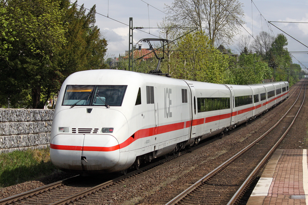 Der ICE 2 402 033-5 in Erkrath am 02,05,10