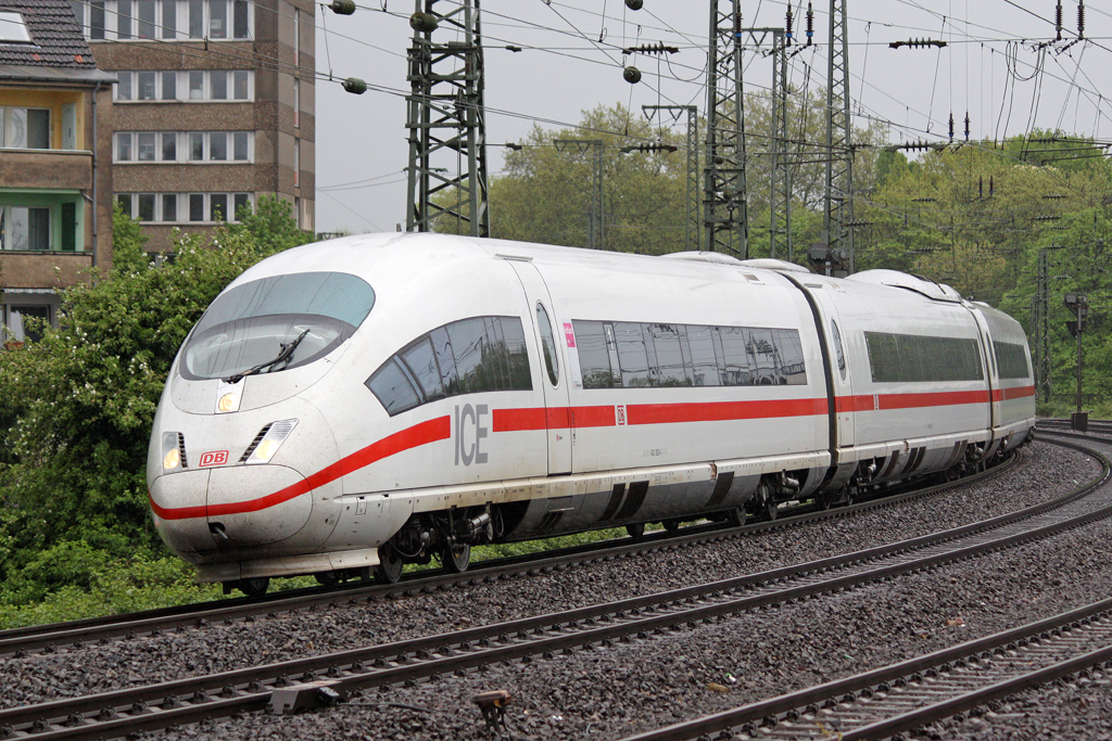 Der ICE 3 403 052-4 in D�sseldorf Volksgarten am 02,05,10