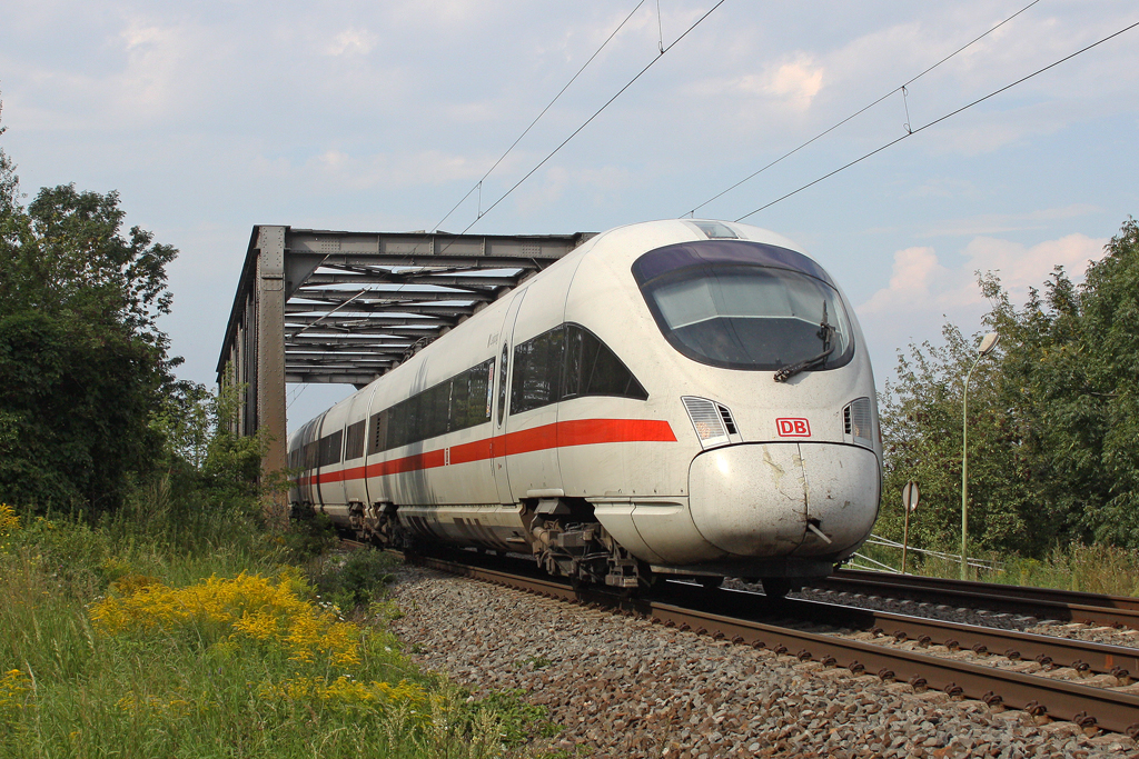 Der ICE-T 411 526-7 in Schkopau am 18,08,11