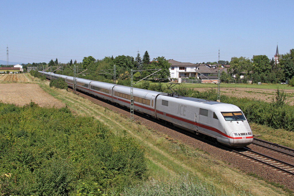 Der ICE1 401 058-3  G�tersloh  in Riedstadt-Wolfskehlen am 01,08,12 