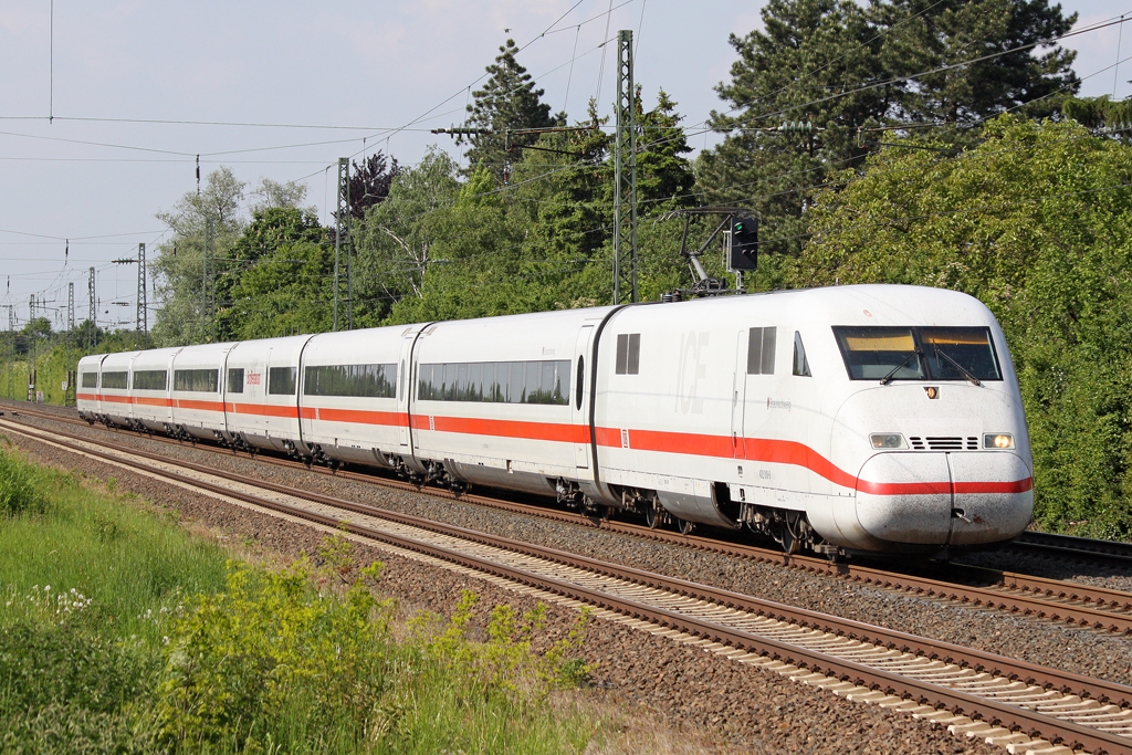 Der ICE2 402 018-6 in Angermund am 23,05,10