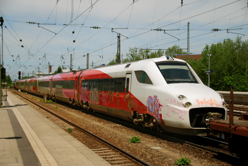 Der Italienische Hochgeschwindigkeitszug, der am 11.05.12 von der ES 64 U2-012 durch den Heimeranplatz Richtung S�den gezogen wurde. 