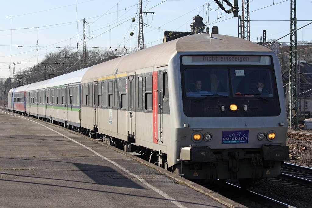 Der RE 13 mit dem Abellio Steuerwagen in Wuppertal Vohwinkel am 03,03,10