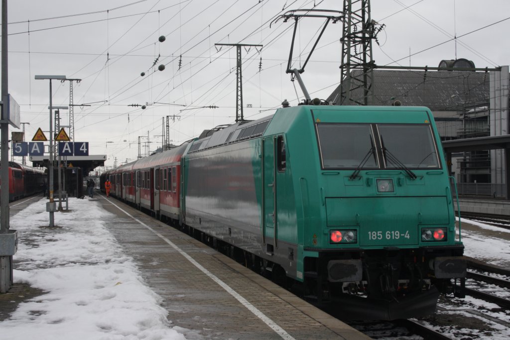 Der S-Bahn Ersatzverkehr in N�rnberg wird von BASF 185 durchgef�hrt hier zusehen 185 619 im Bahnhof von N�rnberg