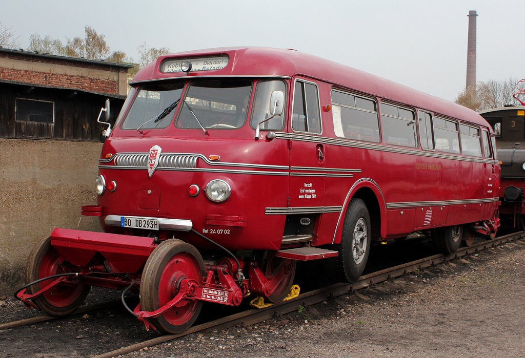Der Schienen-Stra�enbus in Bochum Dahlhausen am 14.04.2012