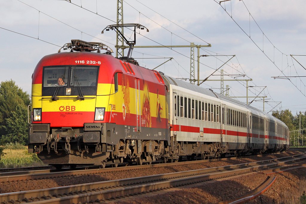 Der Spanien Taurus 1116 232-8 mit IC 2082 K�nigsee in Ashausen, am 06,09,09 