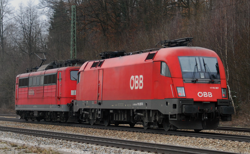 Deutsch- �sterreichischer Lokzug. 151 063-5 + 1116 267-6, aufgenommen am 02.04.13, in A�ling.
