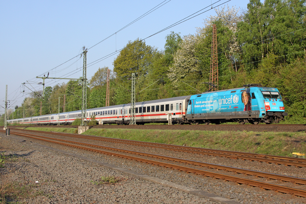 Die 101 016-4 (Unisiff) in Wuppertal Vohwinkel am 20,04,11