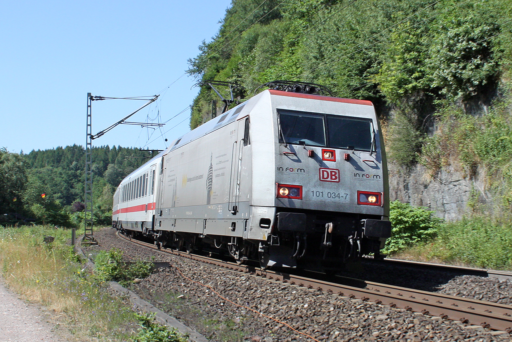 Die 101 034-7 in Ennepetal am 16,07,10