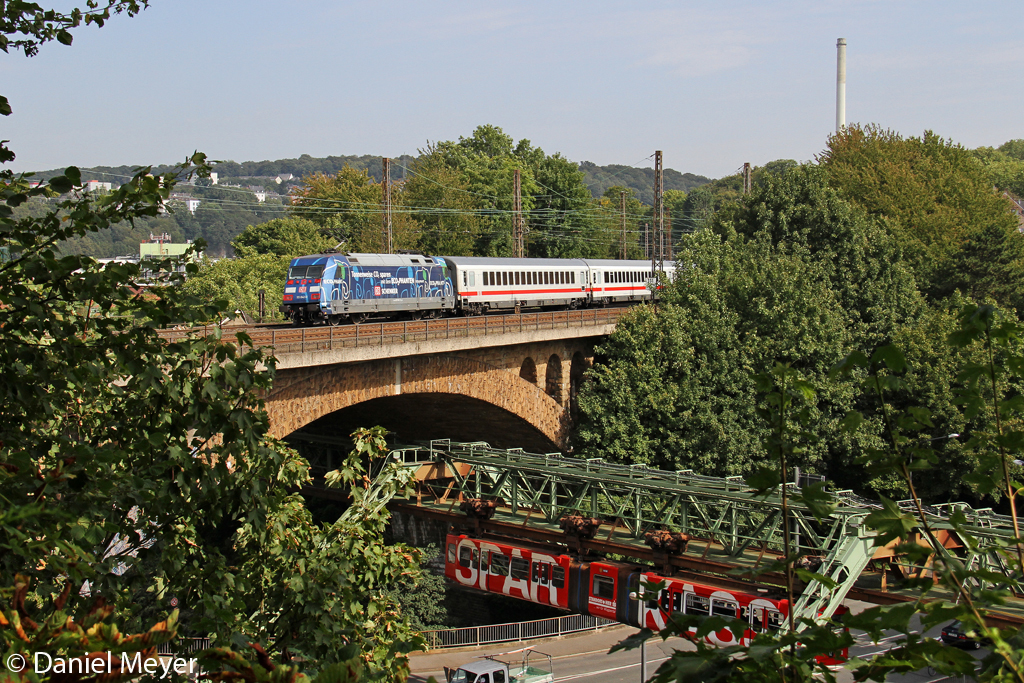 Die 101 042-0 in Wuppertal Sonnborn am 10,09,12