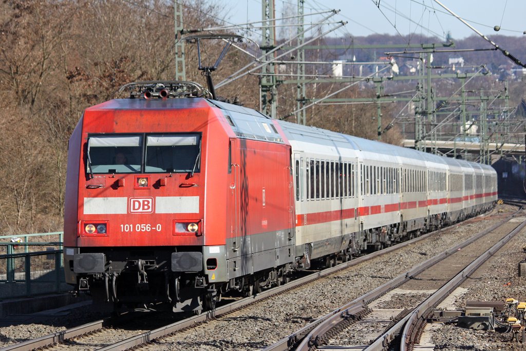 Die 101 056-0 in Wuppertal Vohwinkel am 03,03,10