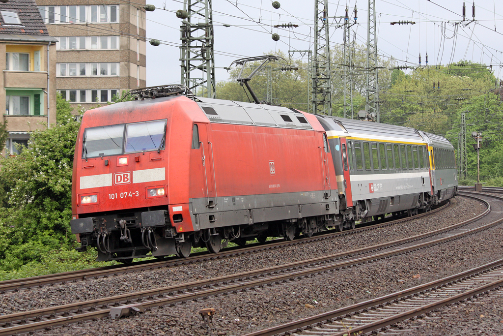 Die 101 074-3 in D�sseldorf Volksgarten am 02,05,10