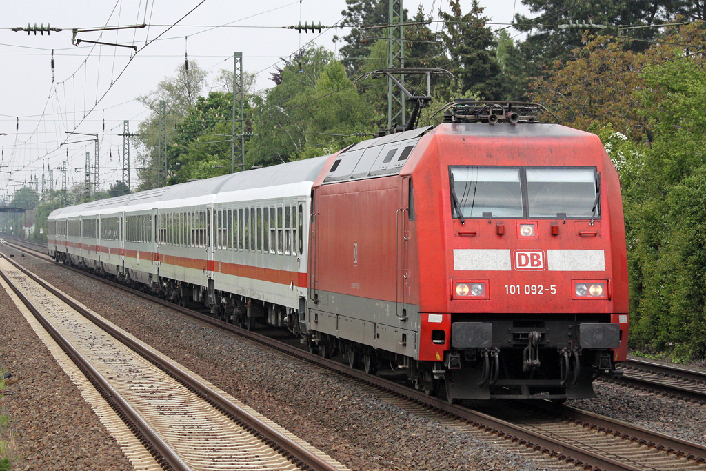 Die 101 092-5 in Angermund am 09,05,10