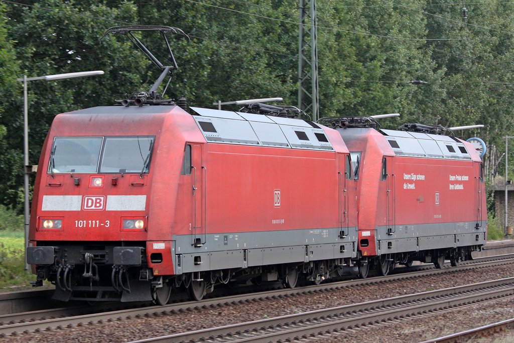 Die 101 111-3 und 101 120-4 als Lz in Radbruch am 09,09,09