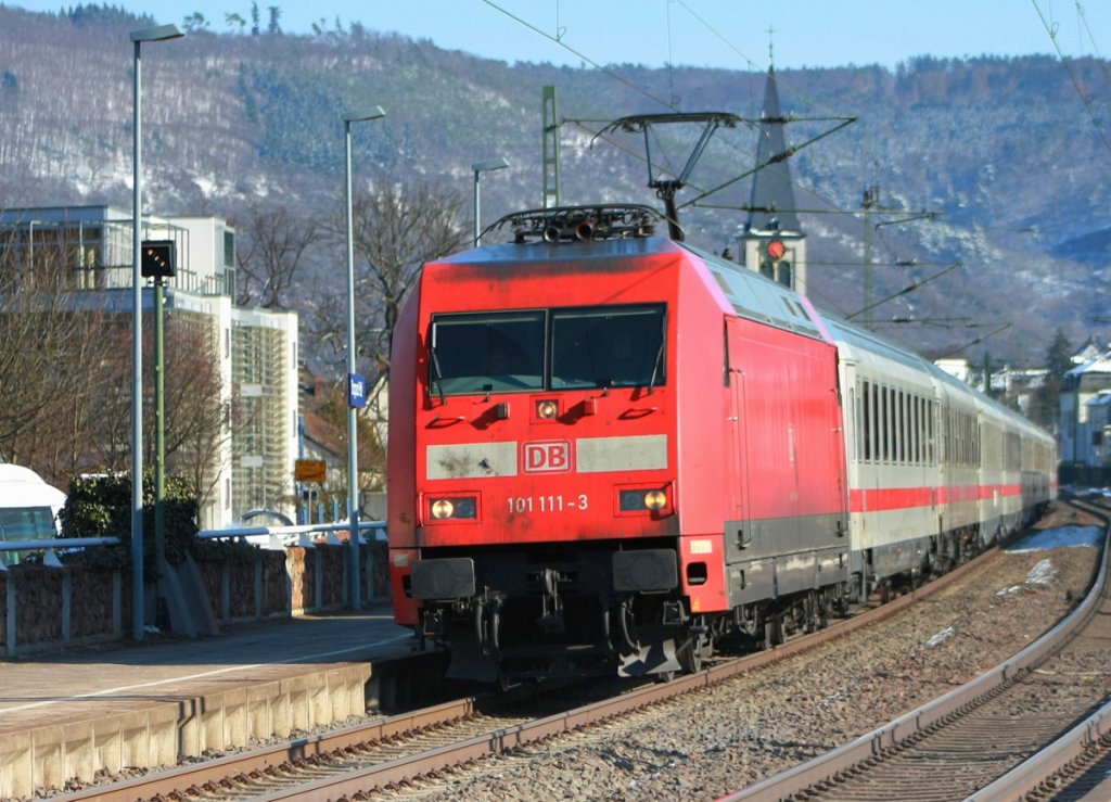 Die 101 111 durcheilt Boppard.

Patrick E.