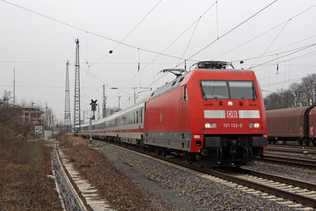 Die 101 132-9 in Opladen am 03,03,12