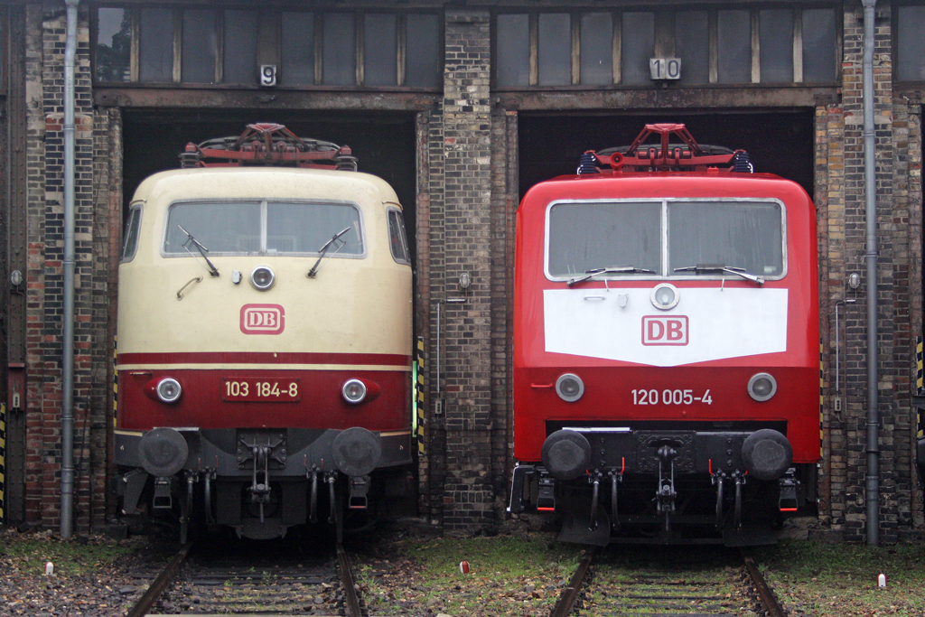 Die 103 184-8 und 120 005-4 beim Sommerfest im DB Museum Halle (Saale) am 02,07,11