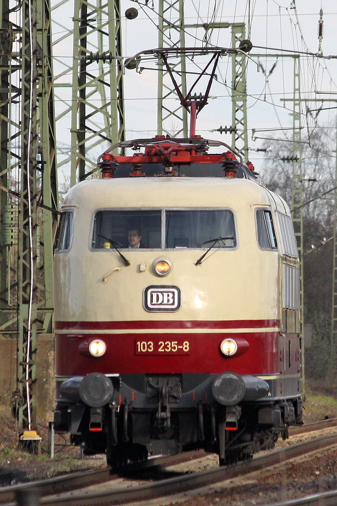 Die 103 235-8 in Gremberg am 02,04,10