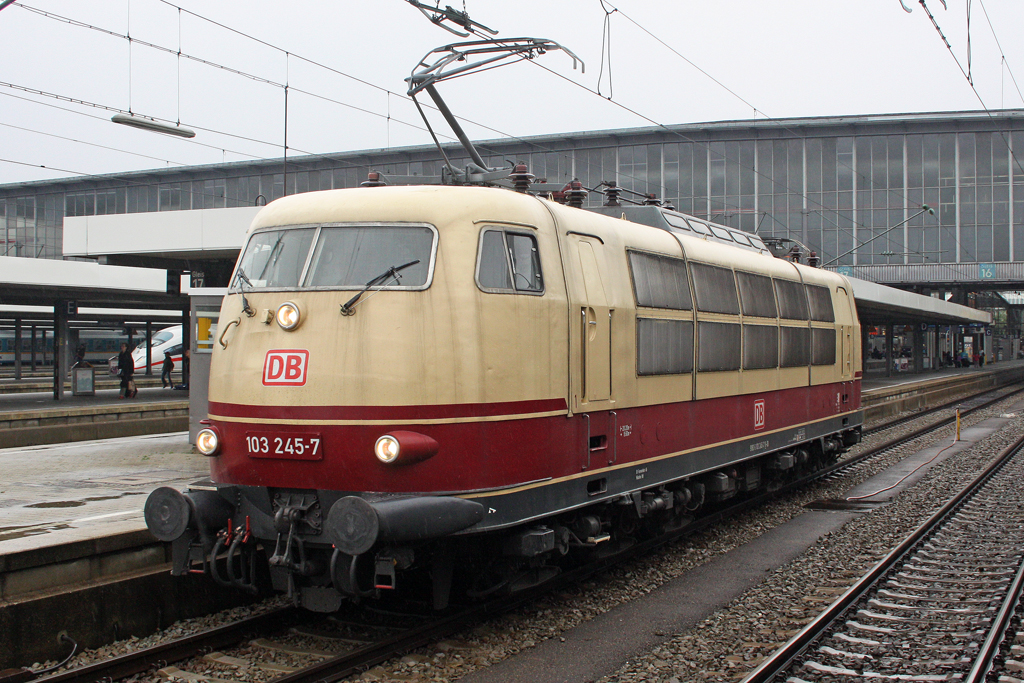 Die 103 245-7 in M�nchen Hbf am 07,08,10