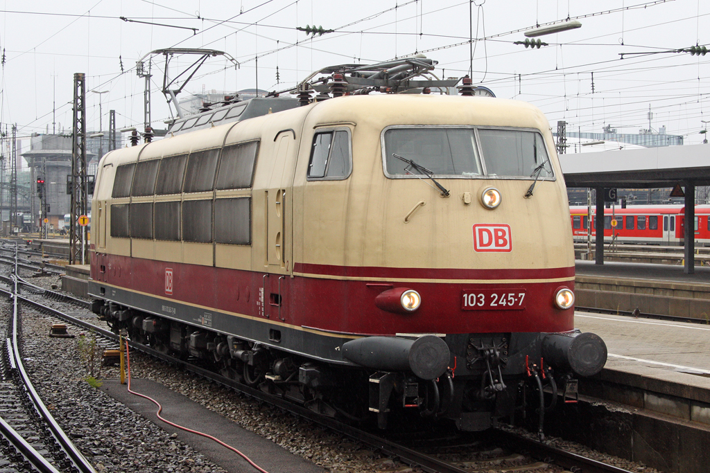 Die 103 245-7 in M�nchen Hbf am 07,08,10