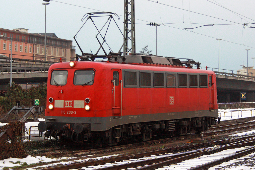 Die 110 200-3 in Koblenz Hbf am 02,01,11