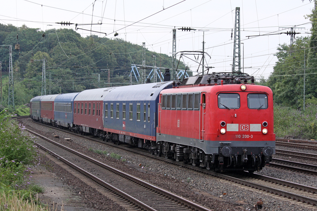 Die 110 200-3 in K�ln West am 13,08,10