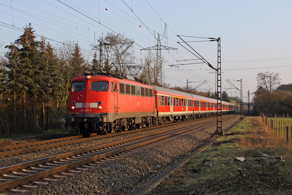 Die 110 427-2 in Ratingen Lintorf am 22,03,12