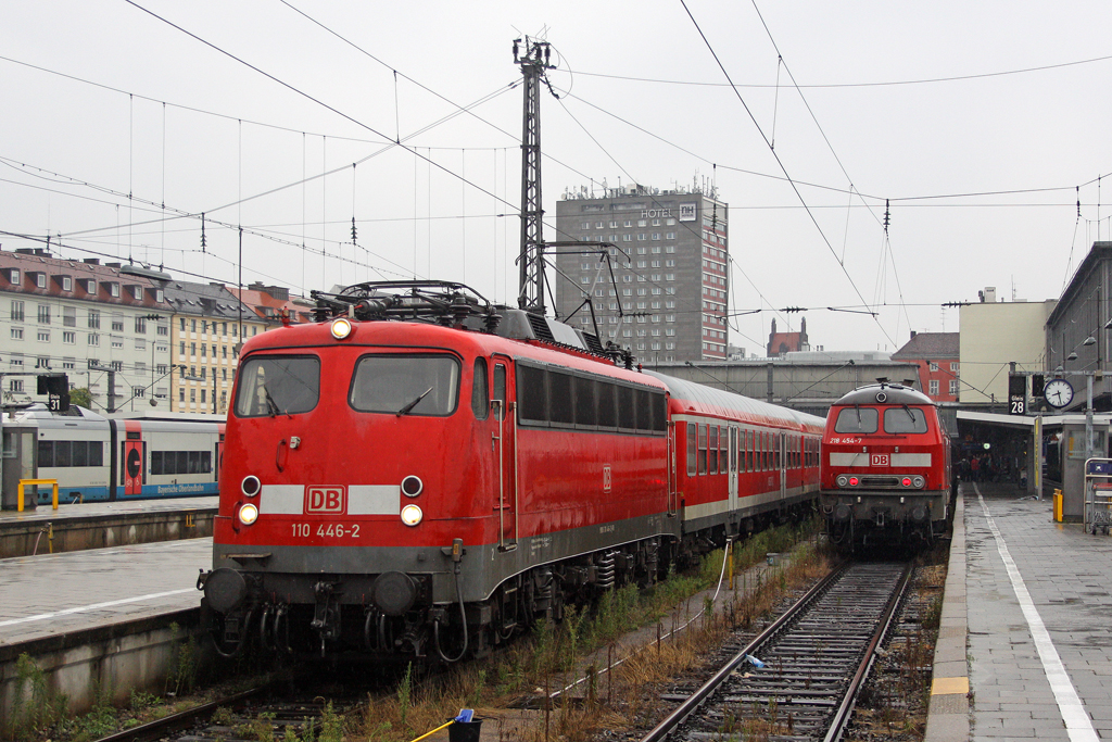 Die 110 446-2 und 218 454-7 in M�nchen Hbf am 07,08,10