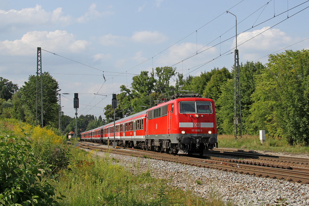 Die 111 006-3 in A�ling (Oberbay) am 02,08,12