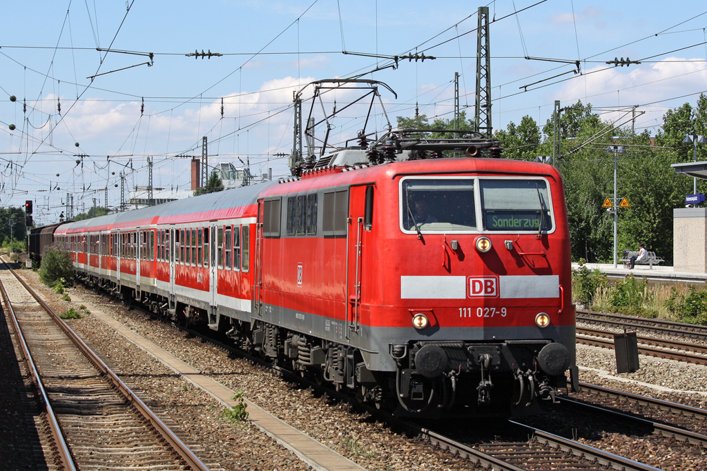 Die 111 027-9 in M�nchen Heimeranplatz am 31,07,10