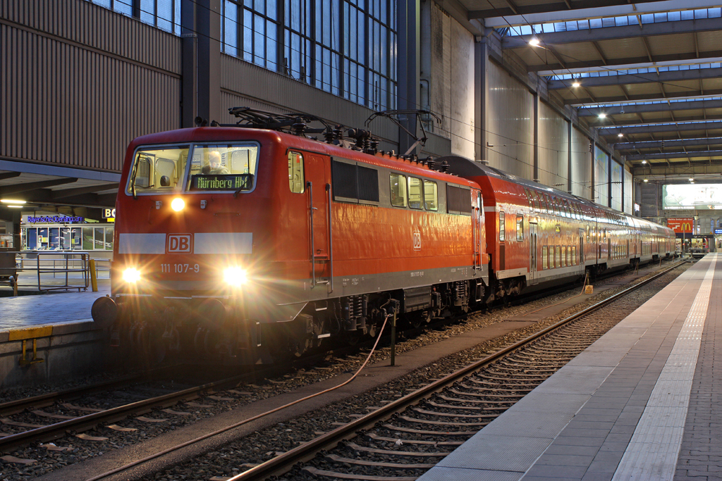 Die 111 107-9 in M�nchen Hbf am 01,08,11