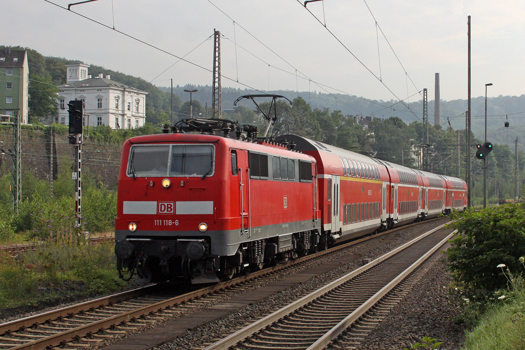 Die 111 118-6 als RE4 nach Dortmund Hbf in Wuppertal Steinbeck am 21,07,11